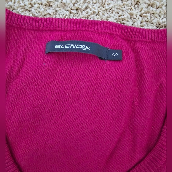 Women's Sweater - Picture 2 of 3